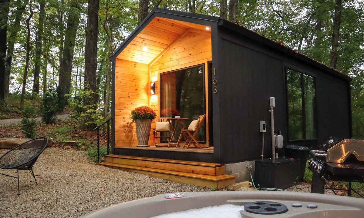 Sparta House | Romantic Tiny Retreat Hot Tub & Fire Pit