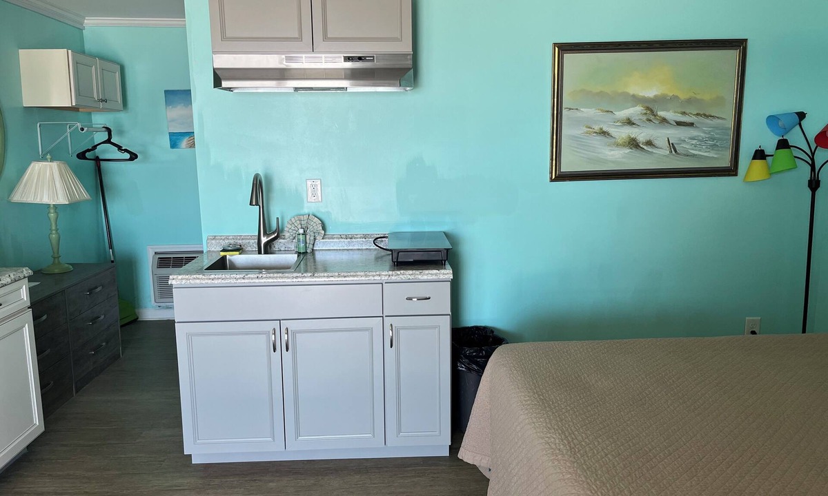 Topsail Beach Hotel | Room #313 Mini Efficiency 2 Double Pets Yes
