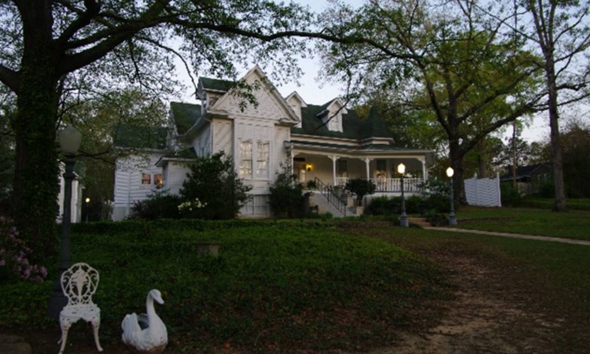 Fayette Bed & Breakfast | Rose House Inn