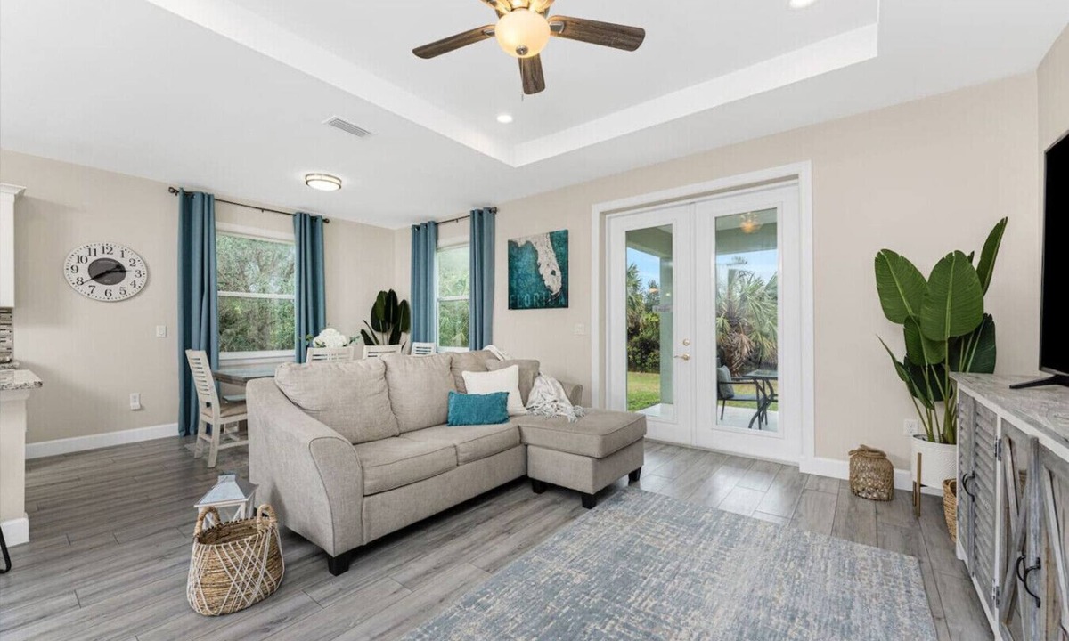 Englewood East House | Rosemont Relaxation-Close to Beaches