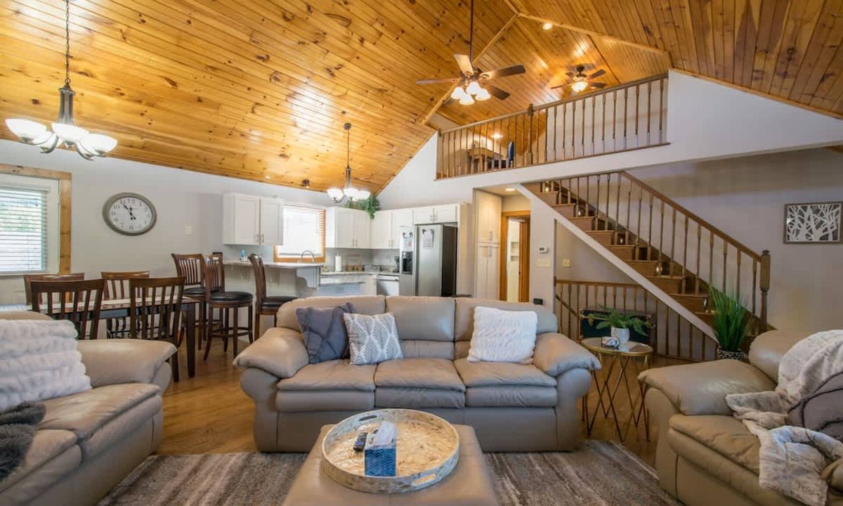 Horse Shoe House | Rustic 4BR w Deck Firepit Darts Near Golf