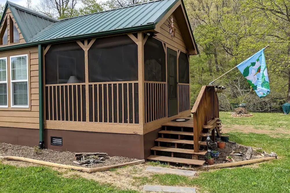 Tuckasegee Cabin | Rustic Cabin Rental near Asheville Perfect for a Weekend Getaway on Tuckasegee River