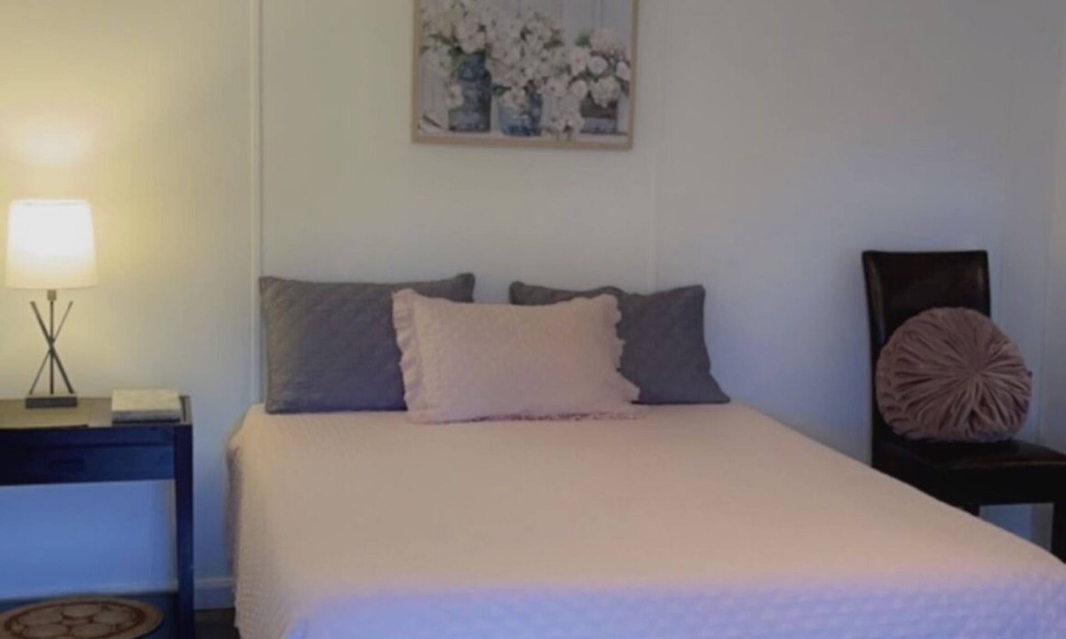 Youngstown House | Rustic private studio apartment out in the peaceful countryside