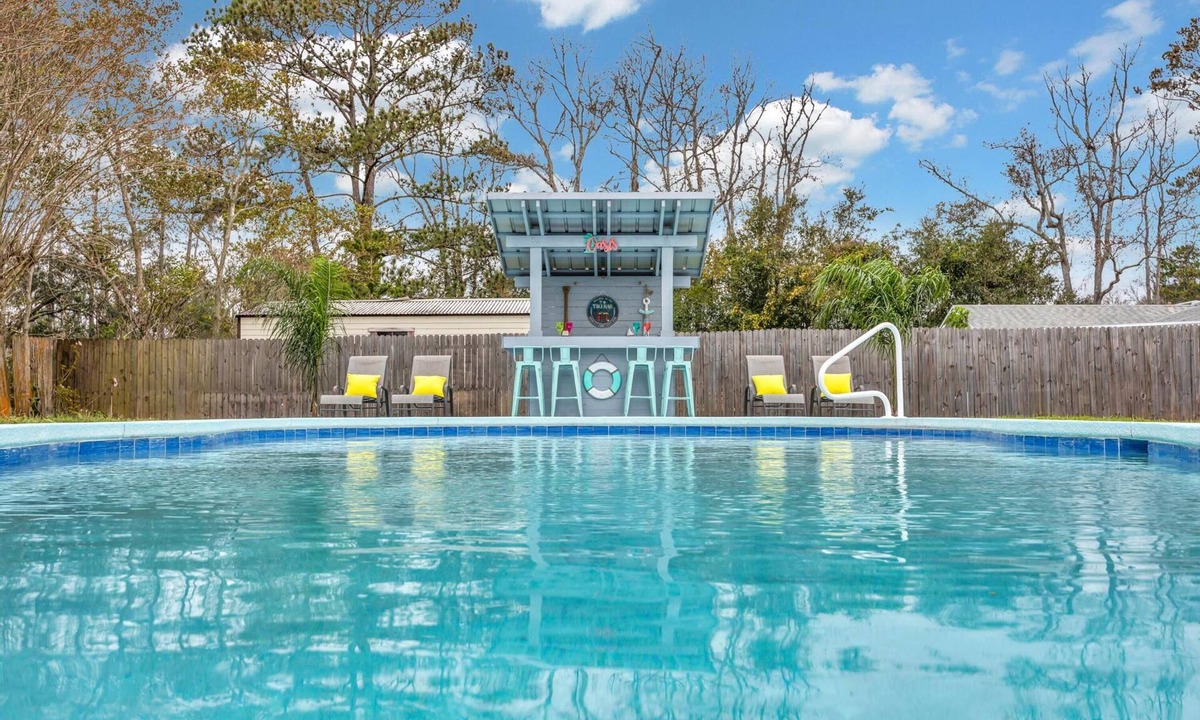Dolphin's Cove House | Sailfish Beach House - Pool Hottub Putting Green