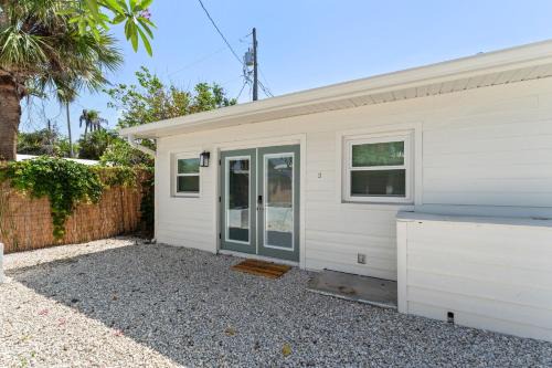 Parsuns To Cocoa Beach Apartment | Sailors Knot