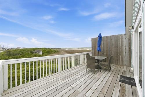 Ocean City Beach Apartment | Salt Life Deck Views Steps to Beach, Sleeps 10