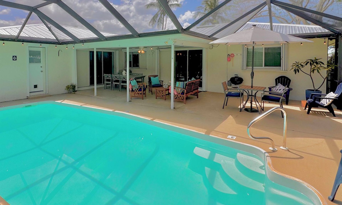 Caloosahatchee House | Saltwater Pool & Dog Friendly: ‘The Cape Escape’