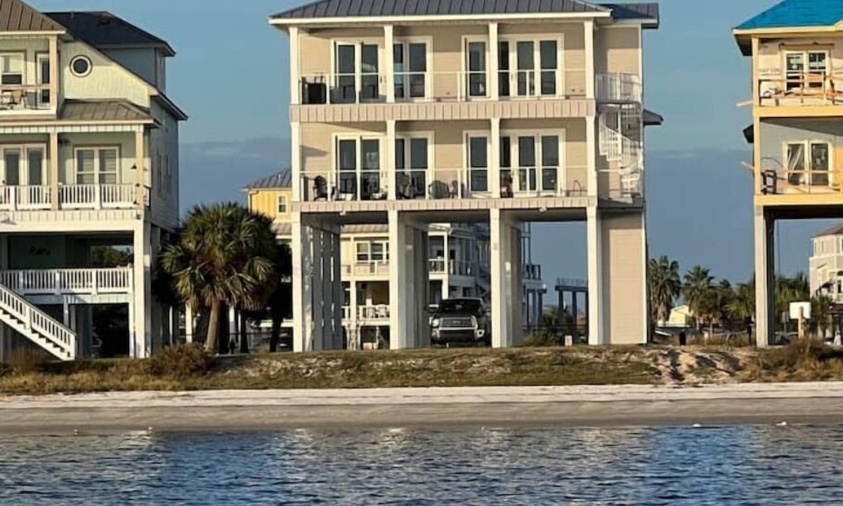 Crawfordville House | SandyFeet Beach House Retreat-Gulf Front Home at Shell Point Beach.