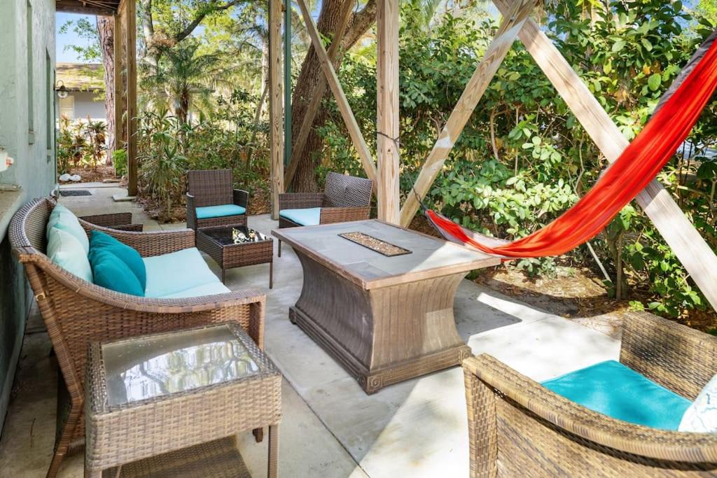 Ridge Wood Heights Apartment | Sarasota Bungalow 10 Minutes from Siesta Beach