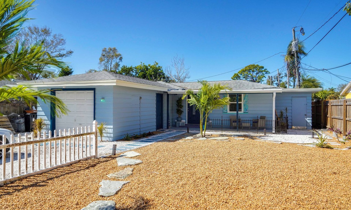 Ridge Wood Heights House | Sarasota Home: Near Beaches & Downtown!