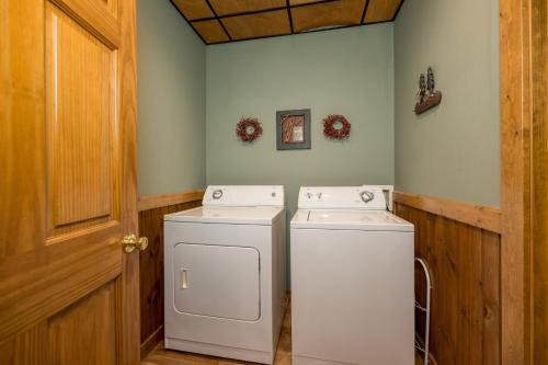 Smoky Mountains House | Scenic Mountain View by American Patriot Getaways