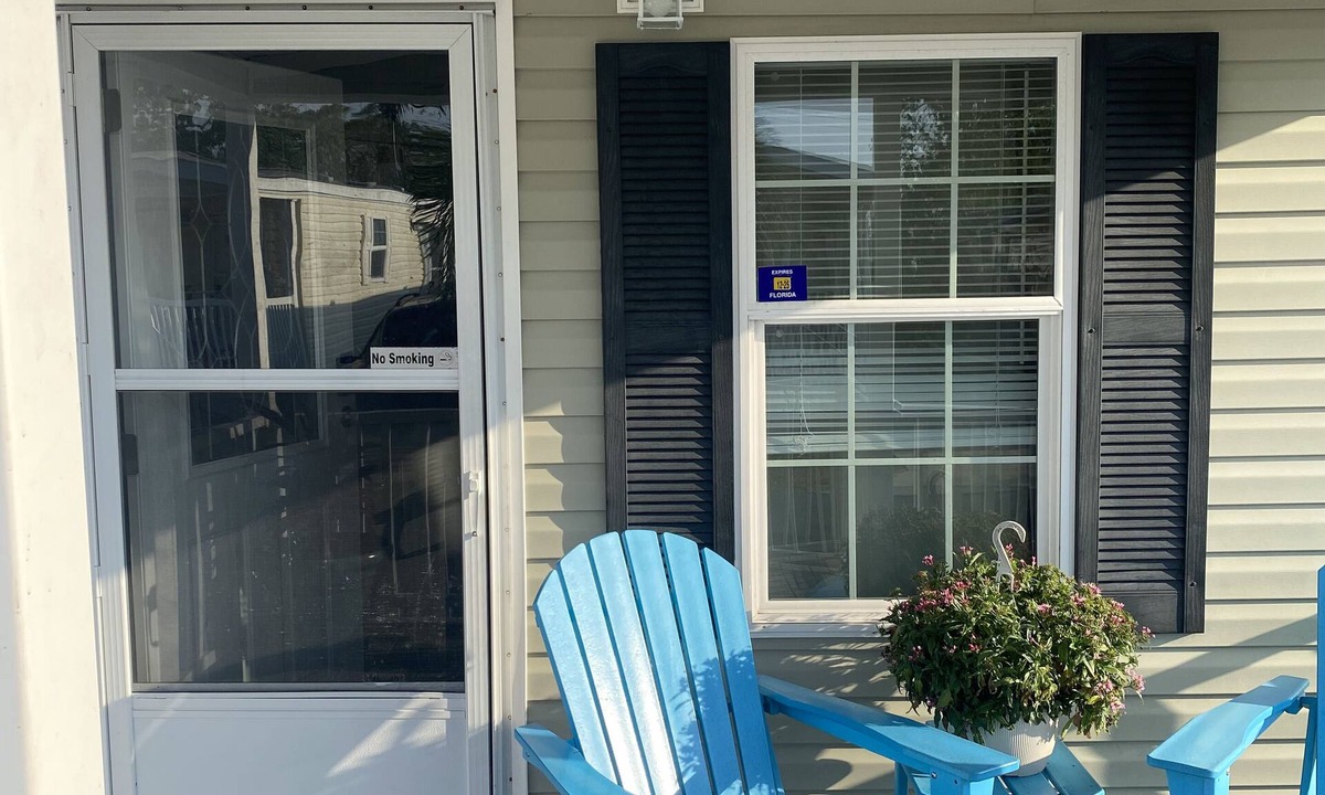 Bayshore Gardens Cottage | Sea Breeze Cottage