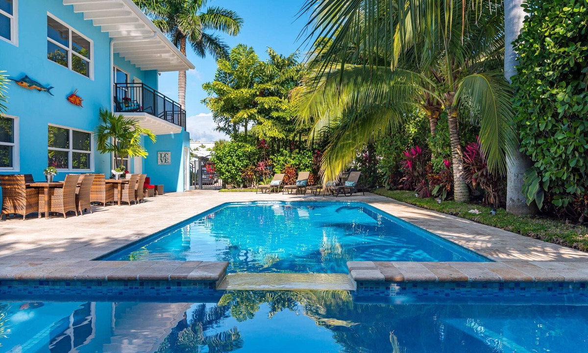 Palm Beach Shores Condo | ⭐SEASIDE SERENITY⭐Singer Island 2/2⭐Huge Pool+Spa⭐