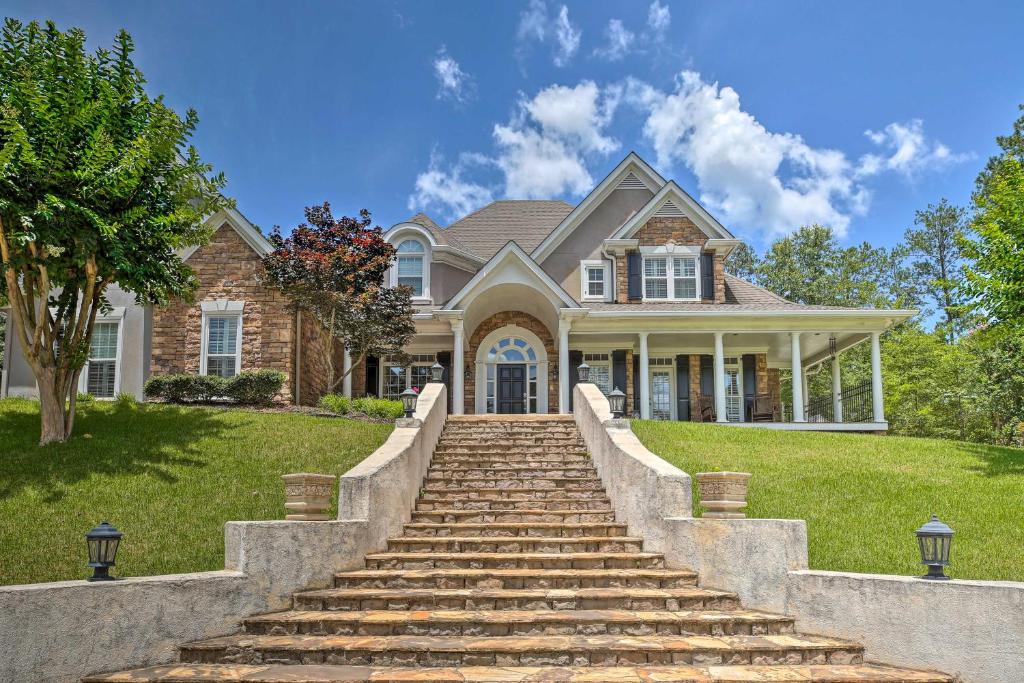 Acworth House | Secluded Acworth Mansion w/Pool + Game Room!