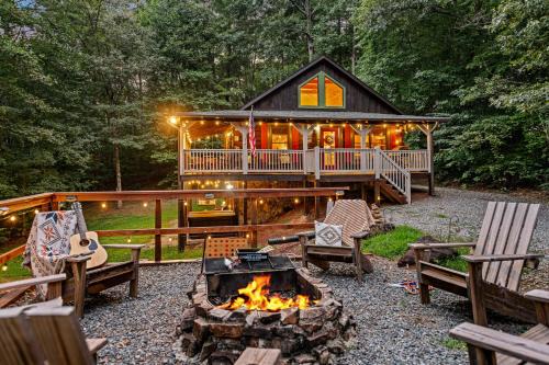 Epworth House | Secluded Cabin: Hot Tub & 10 Mi to Blue Ridge