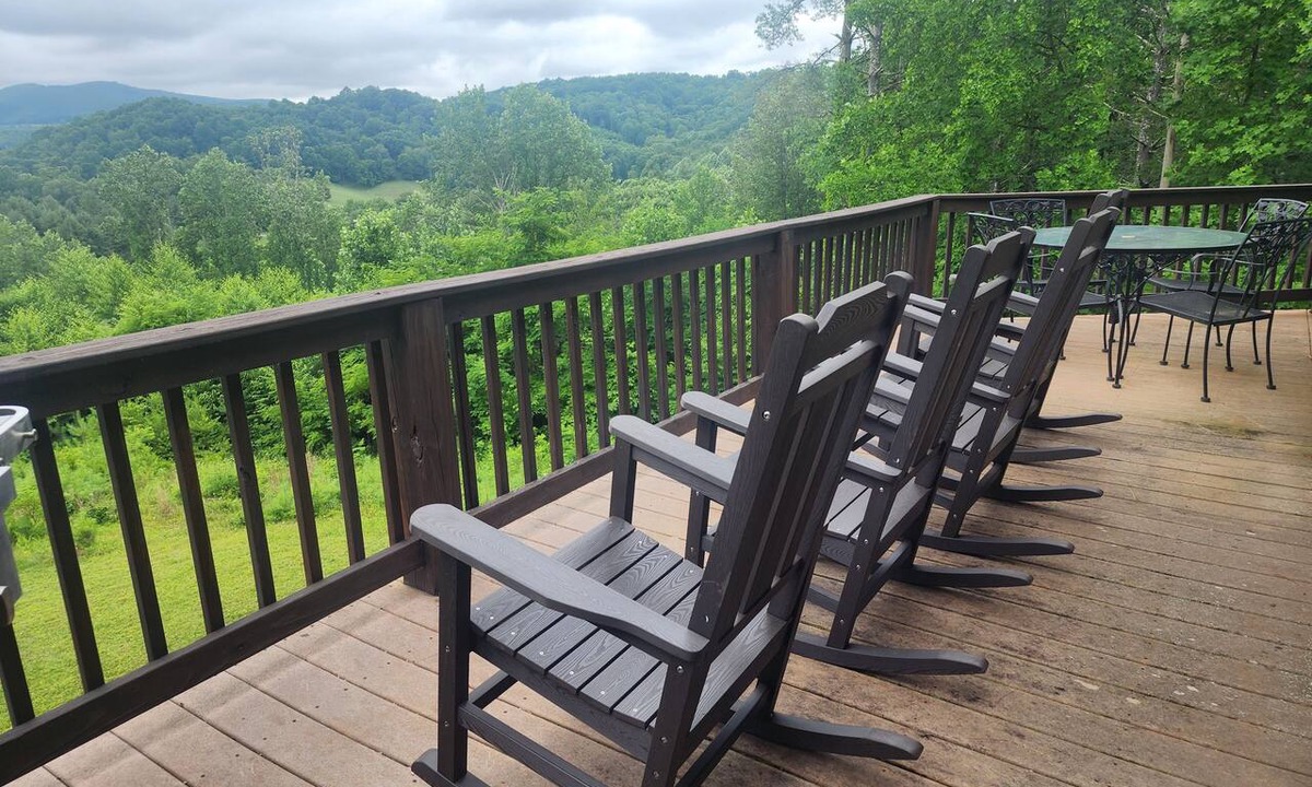 Wilson Creek Cabin | Secluded cabin in the mountain woods with amazing view & nearby natural wonders!
