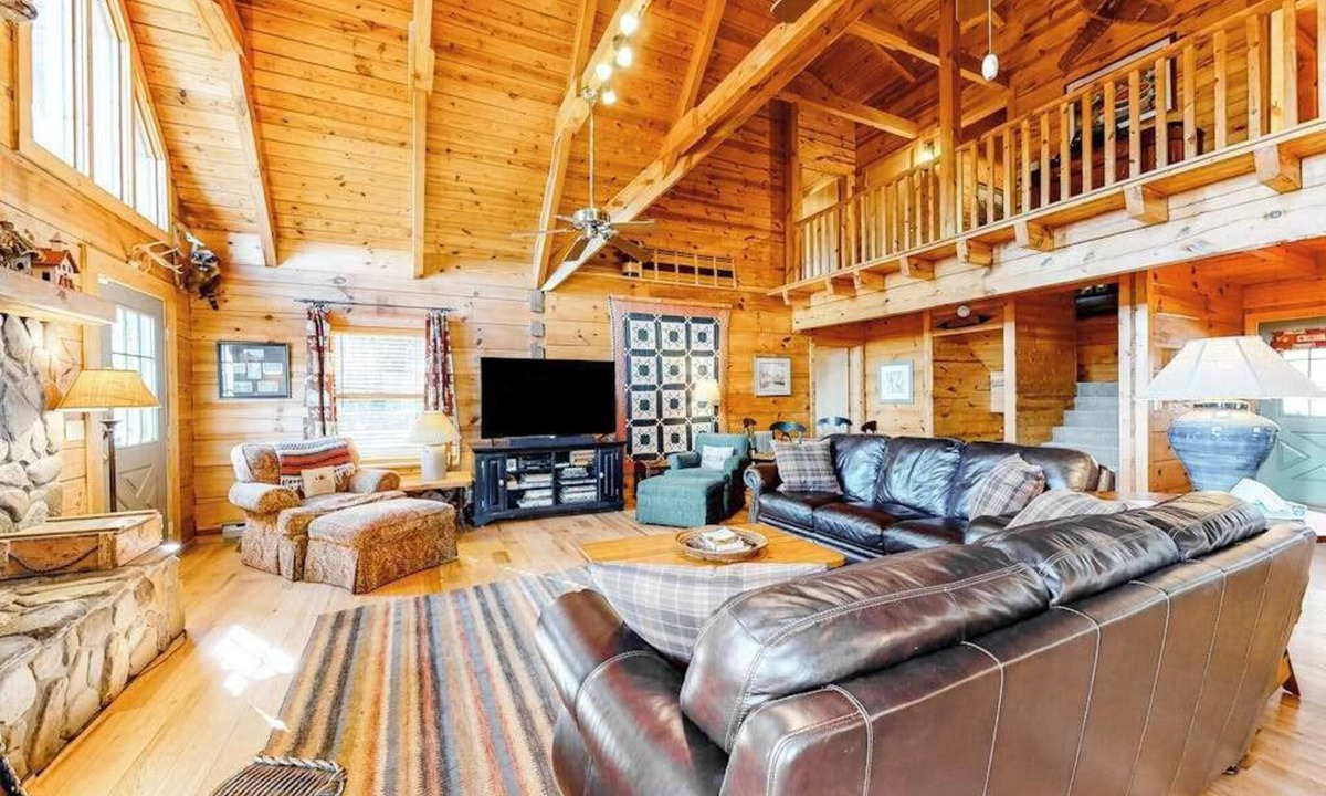 Sylva House | Secluded cabin with mountain views, fire pit & billiards