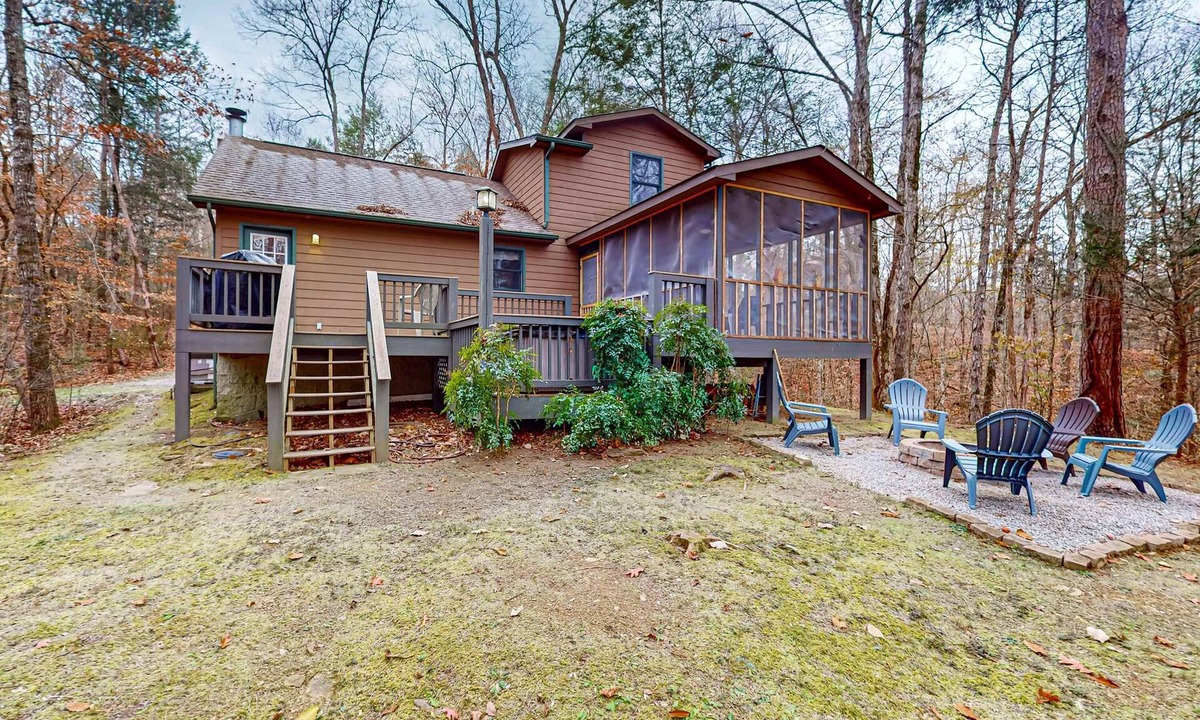 Townsend Cabin | Serene Cabin Escape, Near Downtown・Firepit・Hot Tub
