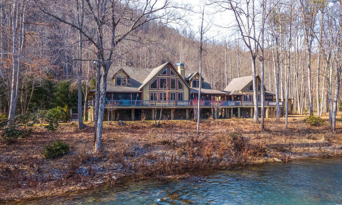 Lewisburg House | 'Serenity on the River' Luxe Lewisburg Cabin!