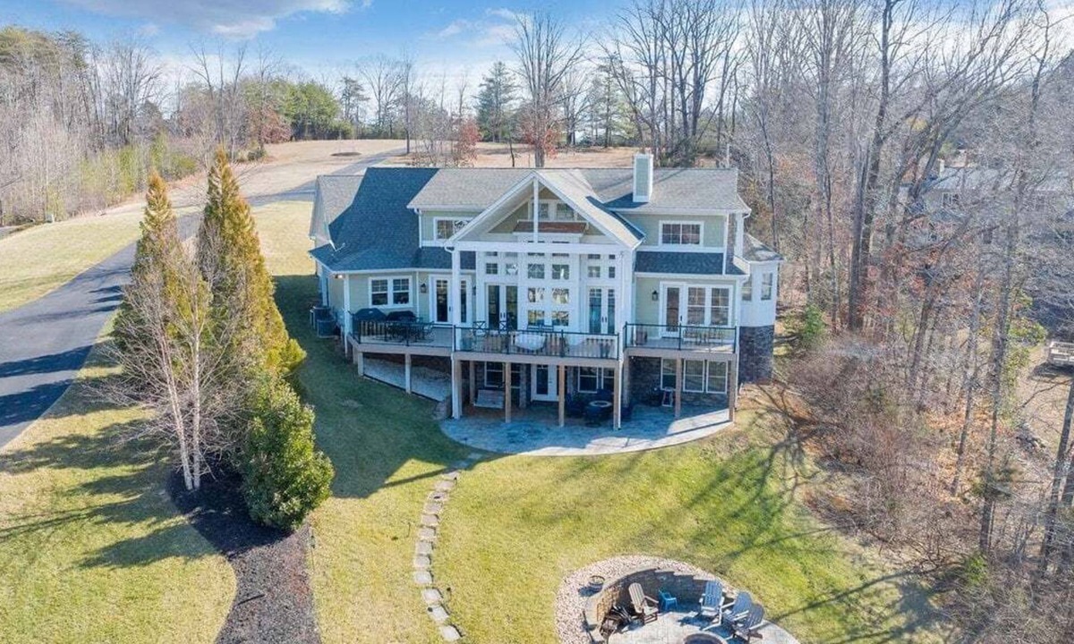 North Shore House | Serenity Shores - Private Lakefront Home with Dock