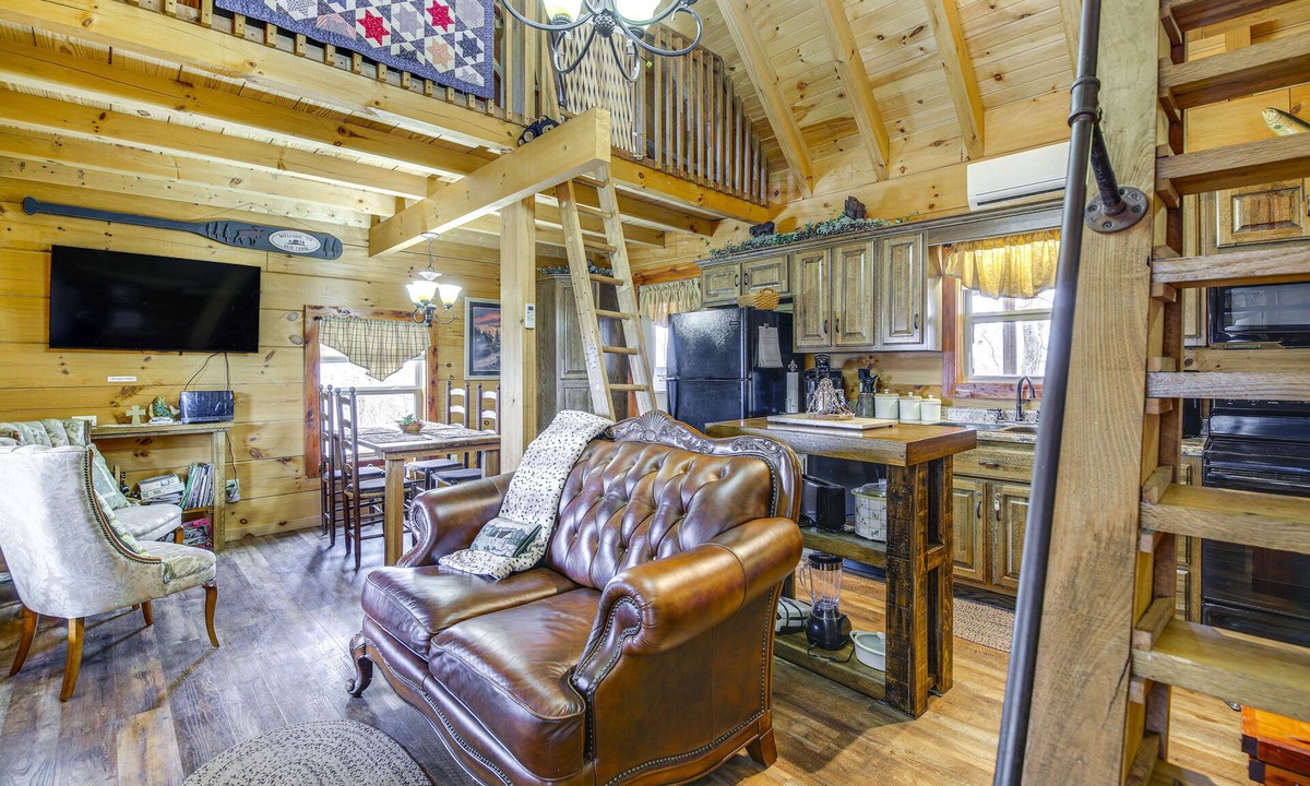 Sevierville Cabin | Sevierville Log Cabin w/Hot Tub Near Dollywood!
