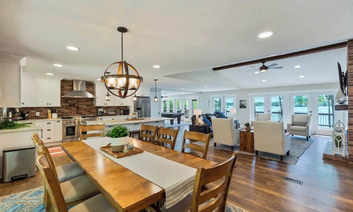 Seneca House | Shoreline Exquisite Reinvented Lake Sanctuary