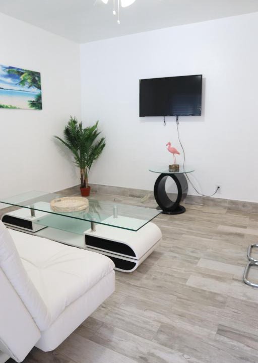 Palm Beach Shores Apartment | SII Luxury 1 Bedroom close to the beach