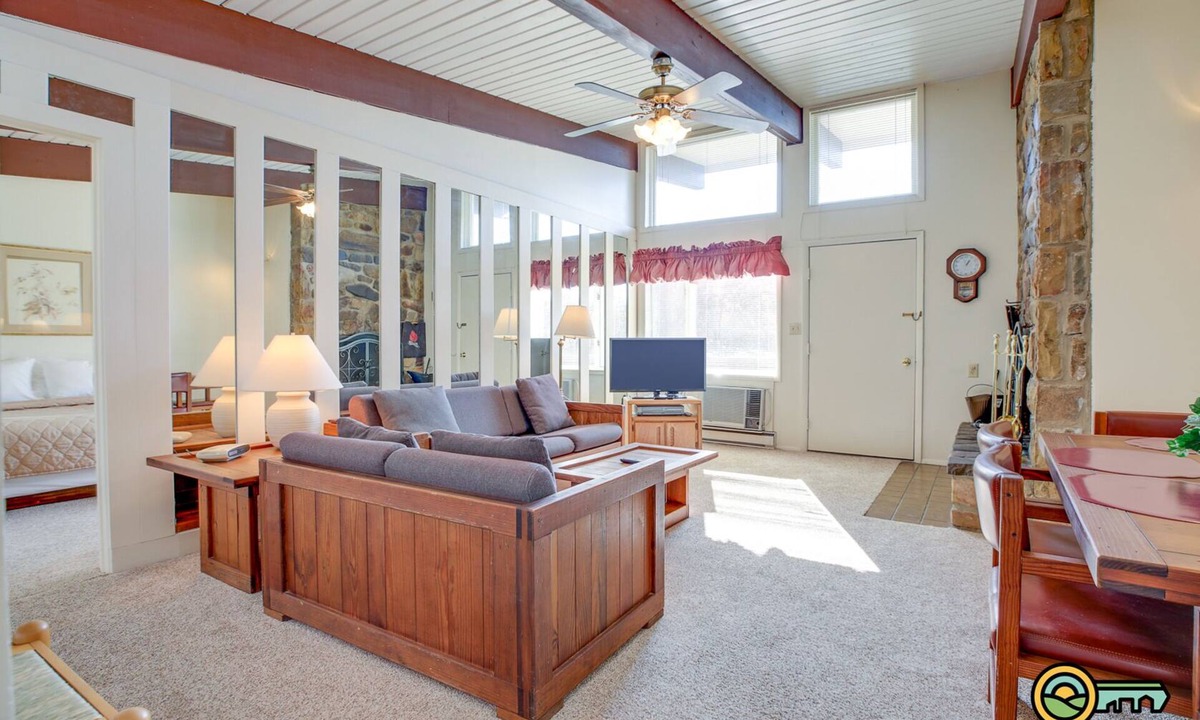 Mount Jackson Condo | Ski/MTB/Golf Condo (#134) - Slope side | Mountain, Golf Course views | Vaulted ceilings!