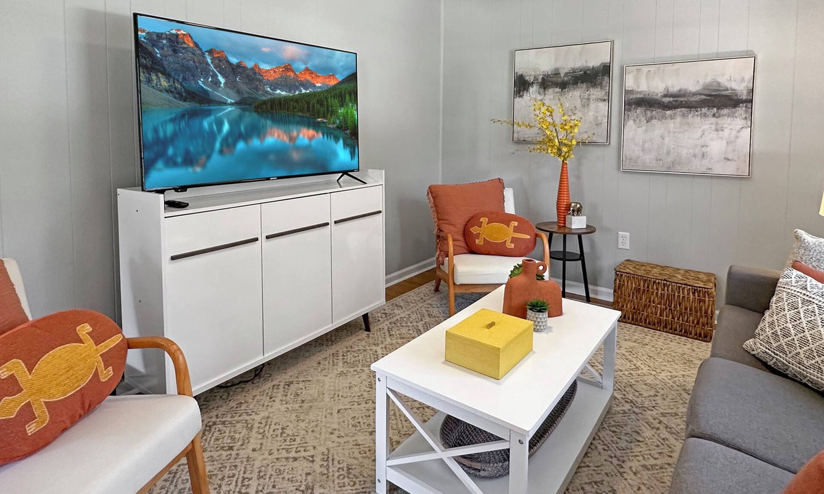 Abercorn Heights Apartment | Sleek Midtown Savannah apartment