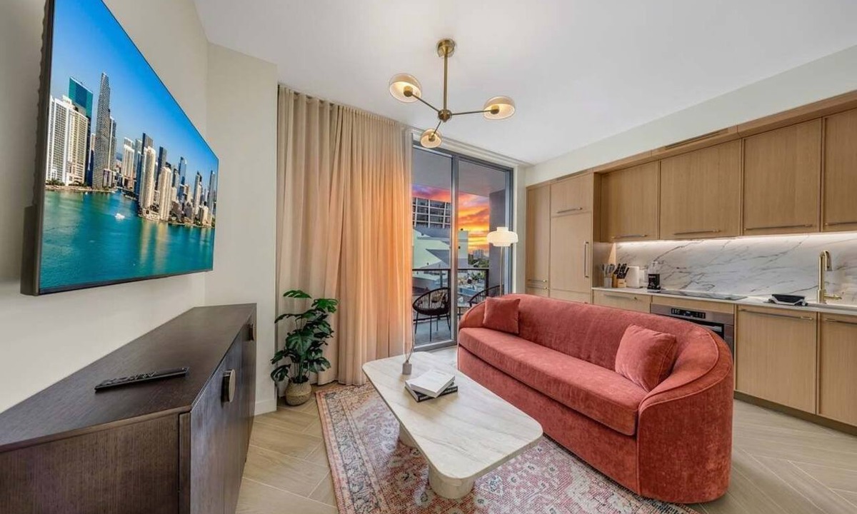 Wynwood Art District Apartment | Smart Studio | City Skyline | 15Min FIFA Fan Festival