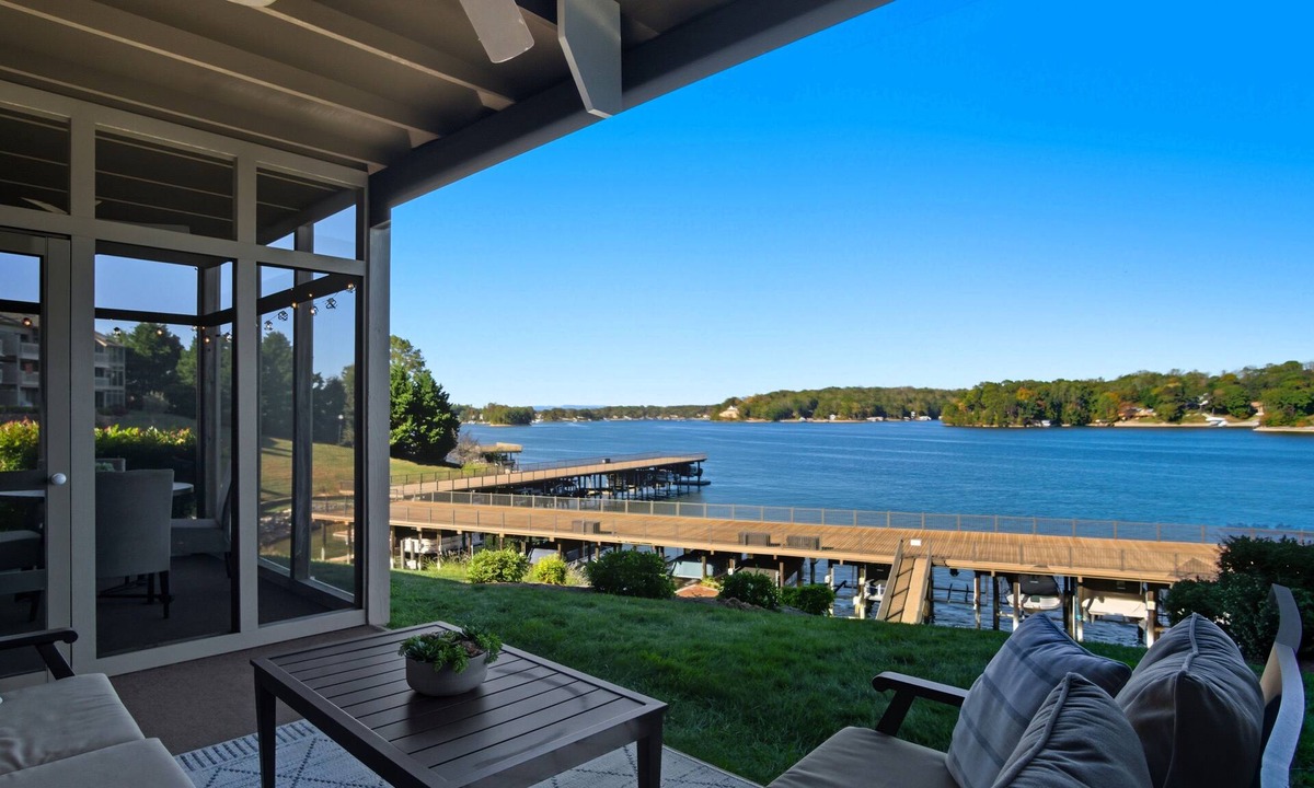 North Shore Condo | Smith Mountain Lake Condo with Main Channel Views