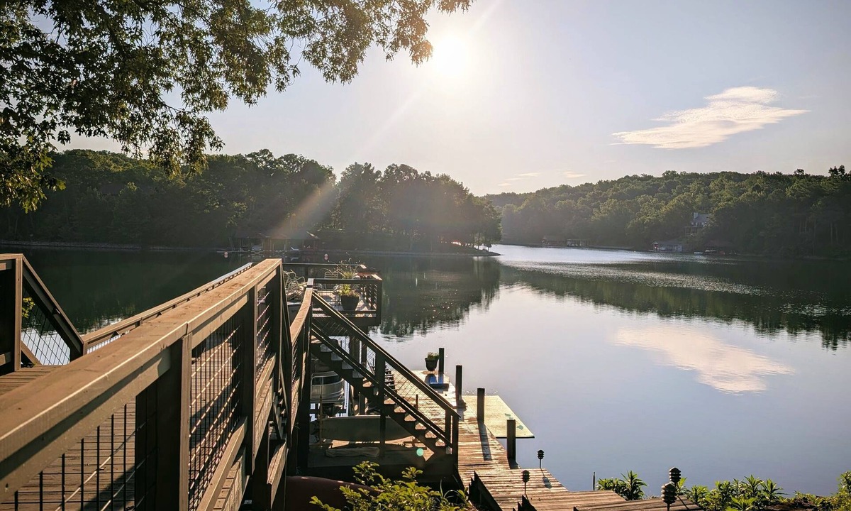 Huddleston House | Smith Mountain Sunrise: Waterfront Party Deck, Great Water Views, & Hot Tub!