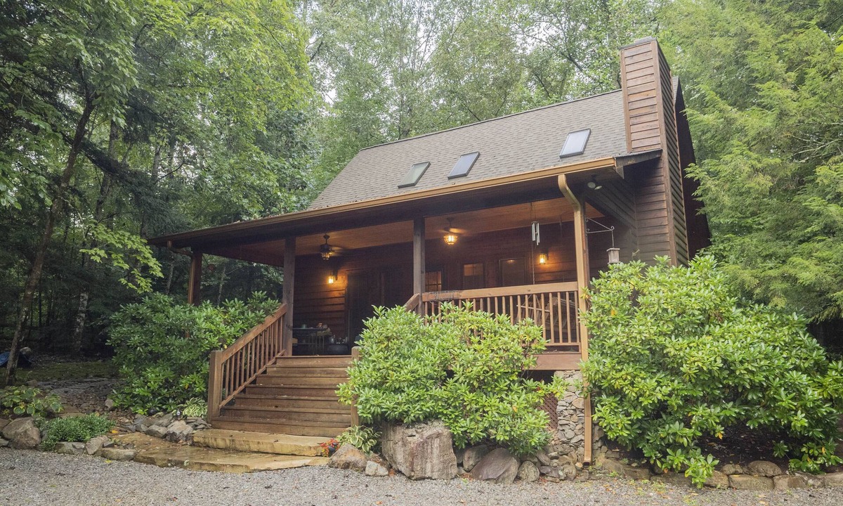 Townsend Cabin | Smokies Hideaway - 2 bdrms/2 bath, private, SECLUDED, BONFIRE pit, Large driveway
