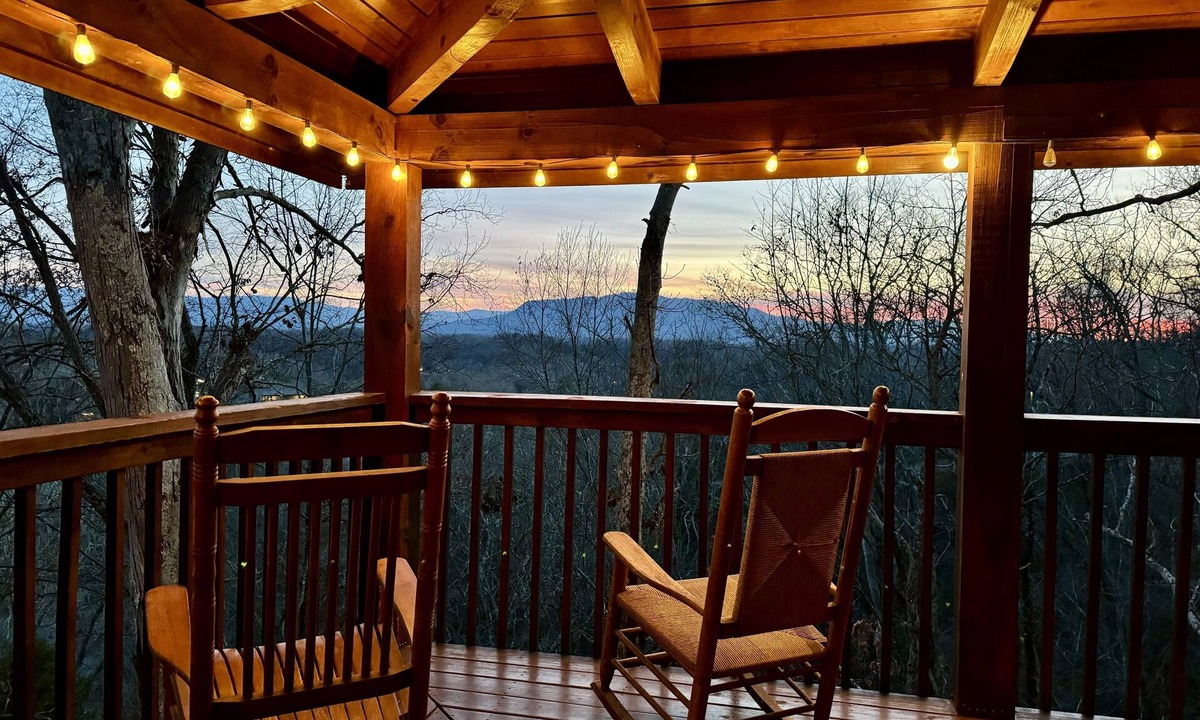 Sevierville Cabin | Smoky Mountains Cabin w/Hot Tub + Arcade – Pigeon Forge Area!