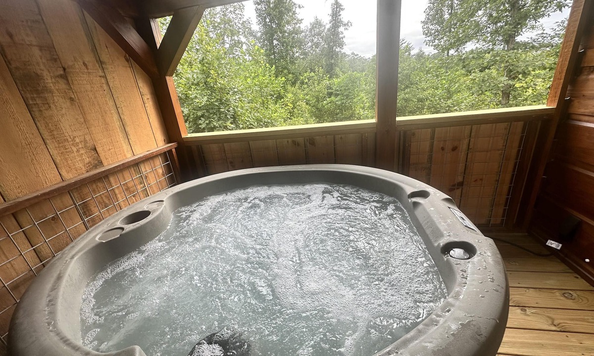 Union Mills Cabin | Snuggle Time - Hot Tub, Fireplace, Hiking, Wi-Fi