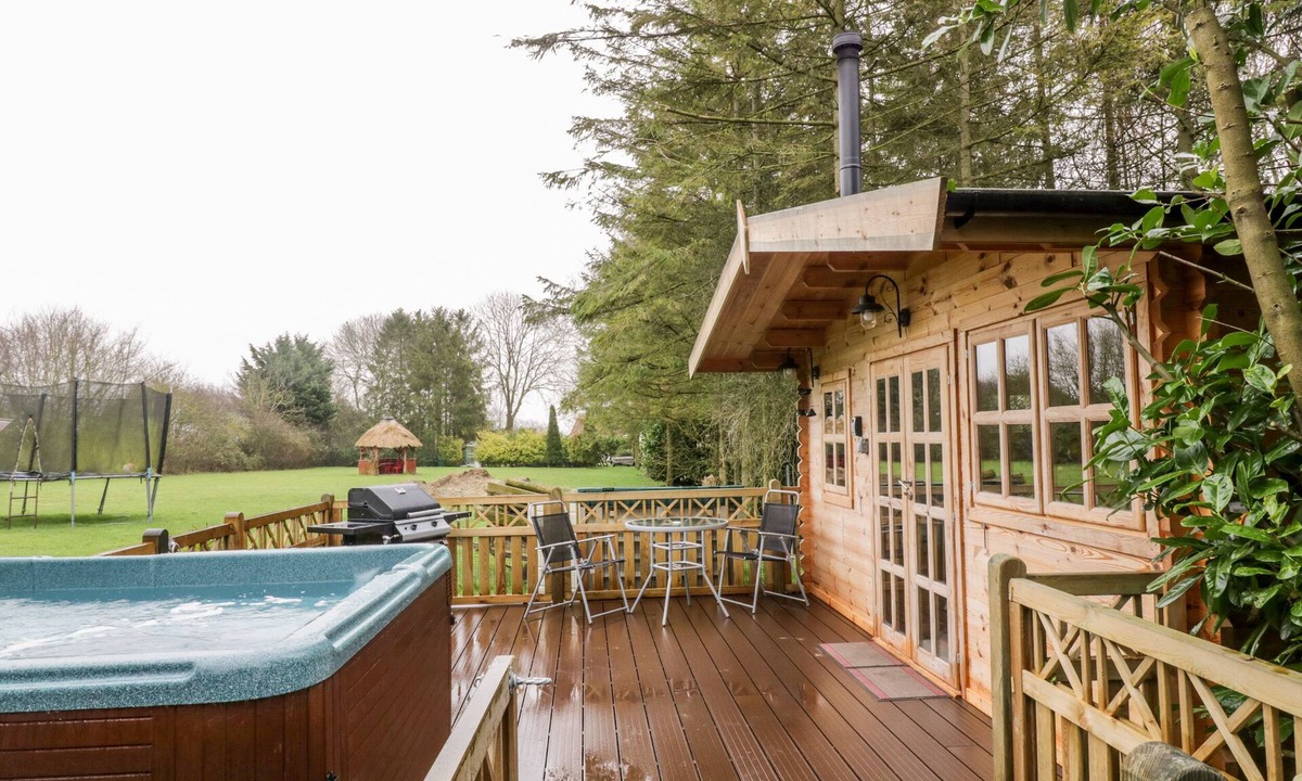 Diss Cottage | Someplace Else