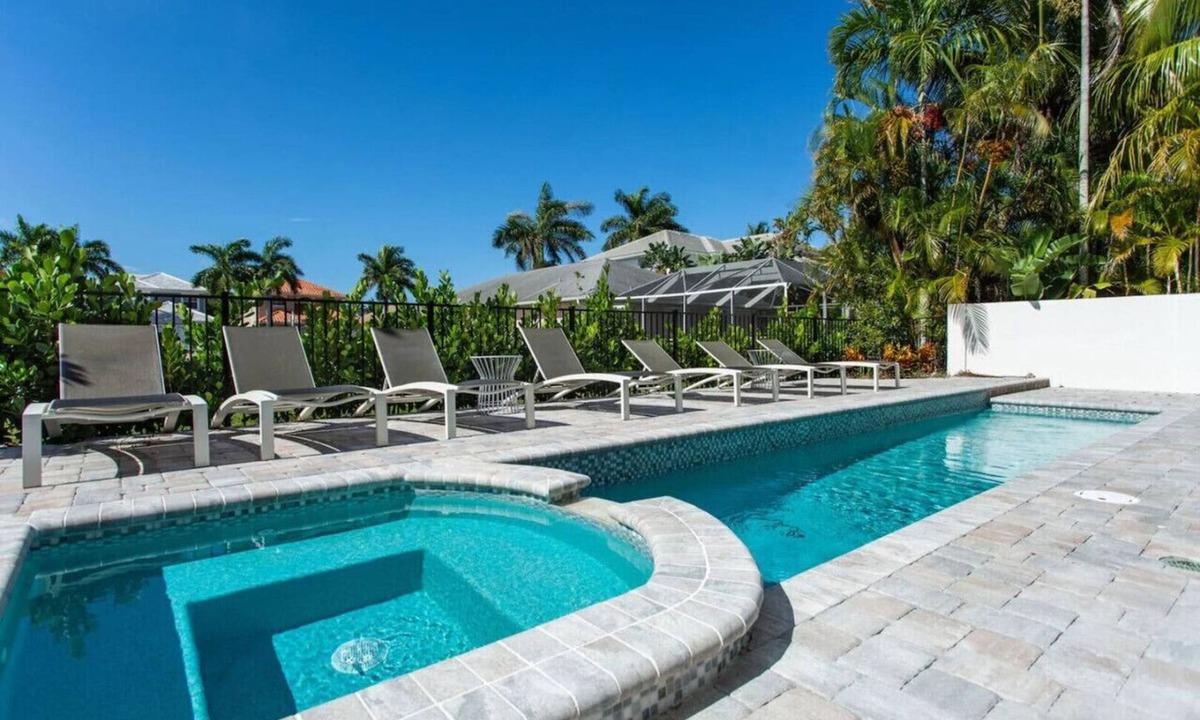 South Seas | Naples Park
