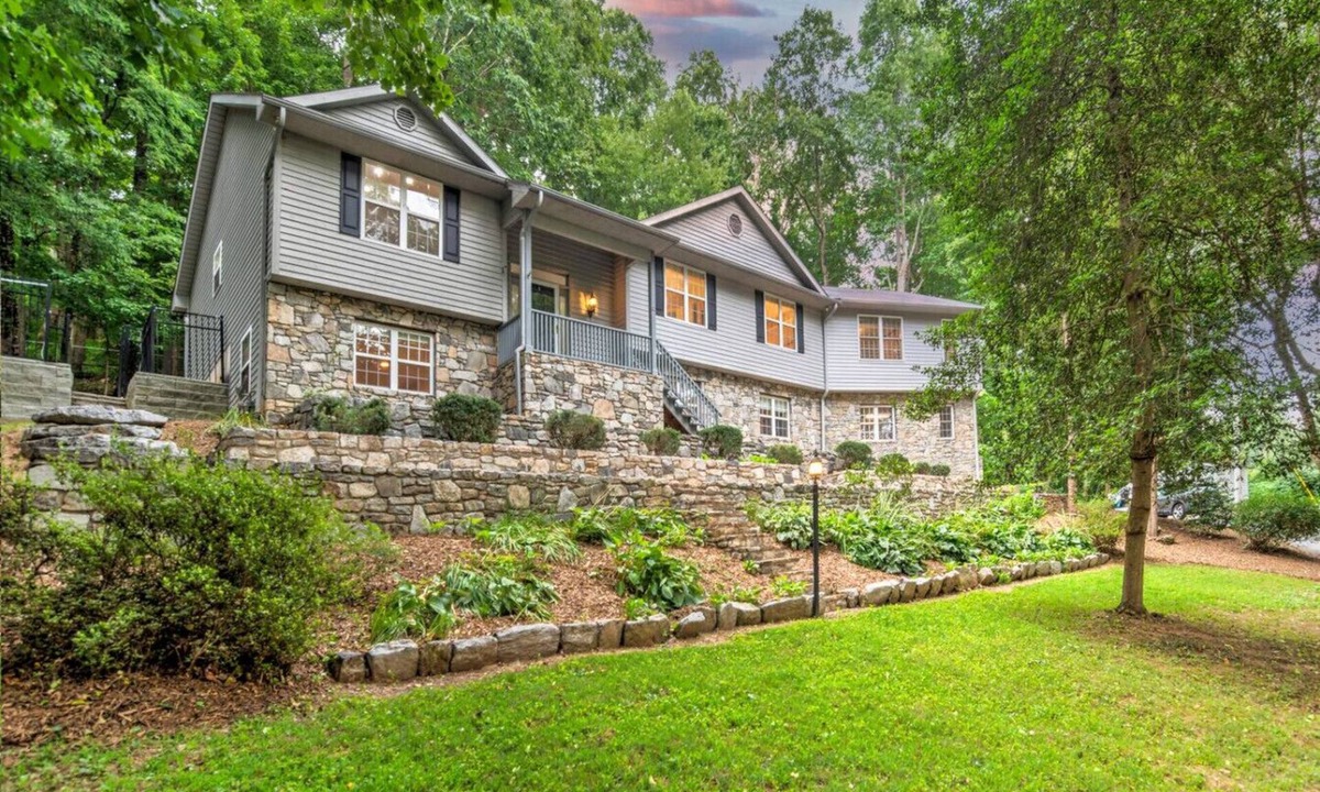 Skyland House | South AVL Group Estate | Hot Tub, Firepit & Pool | 5BR | Near Biltmore