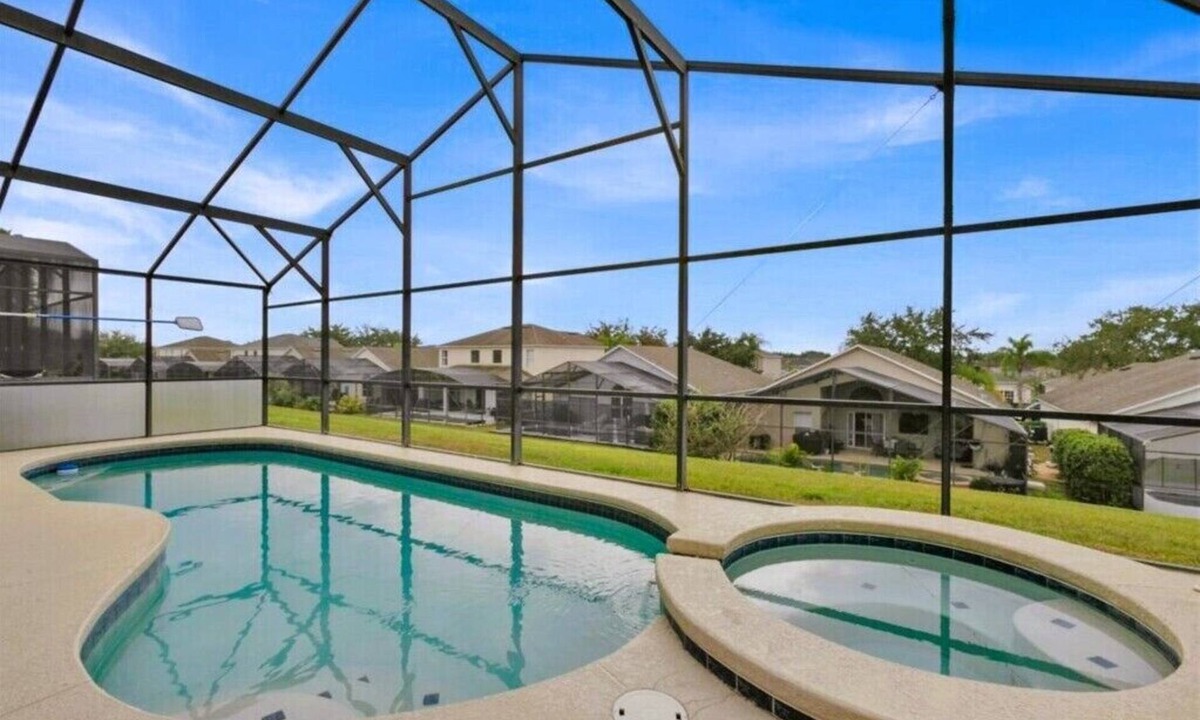 Highgate Park House | South Facing 4 BR Pool Home Near Disney