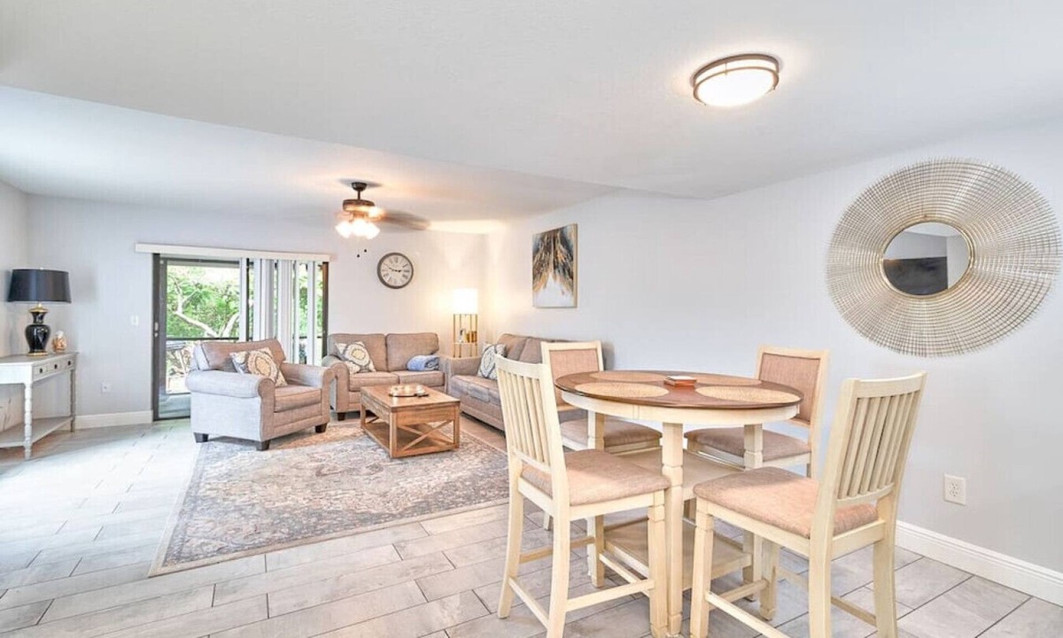 Bayshore Gardens House | South Tampa Retreat: Fenced Yard, Top Location!