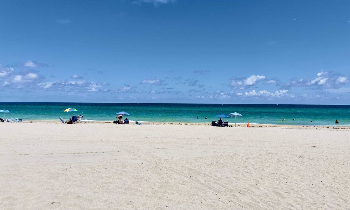 Hollywood South Central Beach Condo | Southwinds #3 for 2, Queen Studio, Steps to Beach