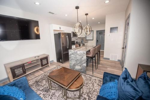 Dawsonville House | Spacious 2 bedroom Unit 4 beds sleeps 6 , D