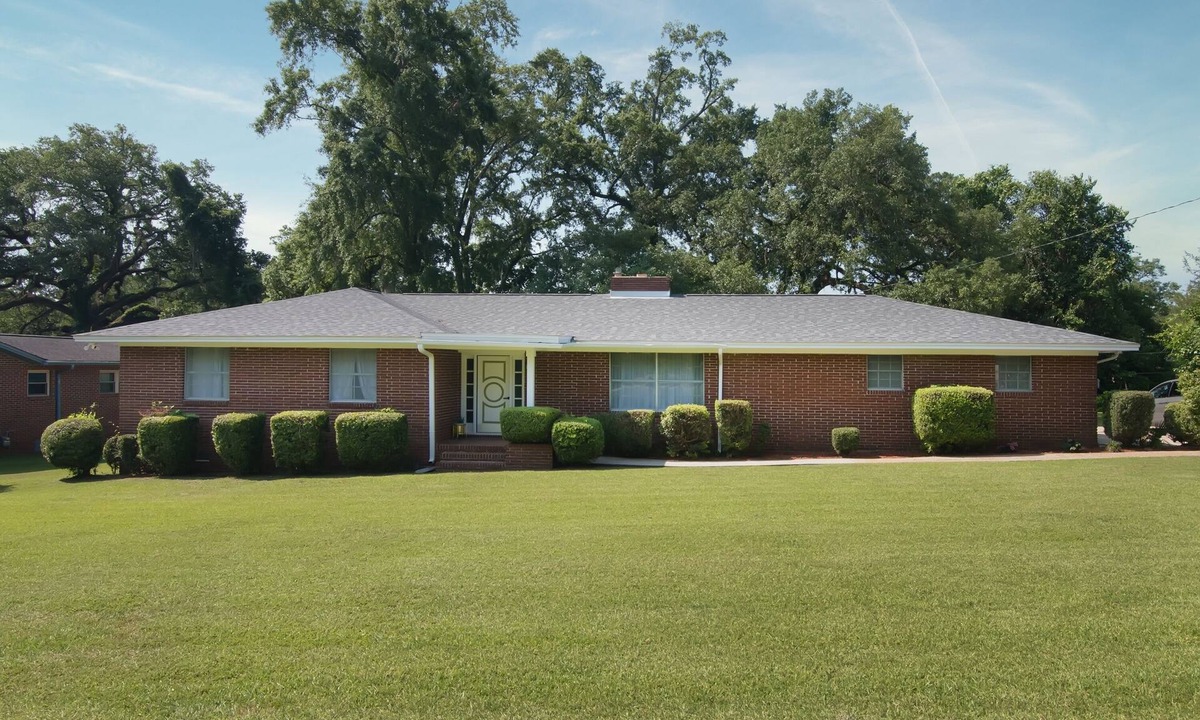 Tallahassee House | Spacious 3 bedroom home with patio - near FAMU and FSU.