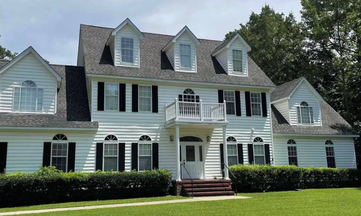 Berkeley House | Spacious 4 bedroom house with AC and WiFi in charming Williamsburg