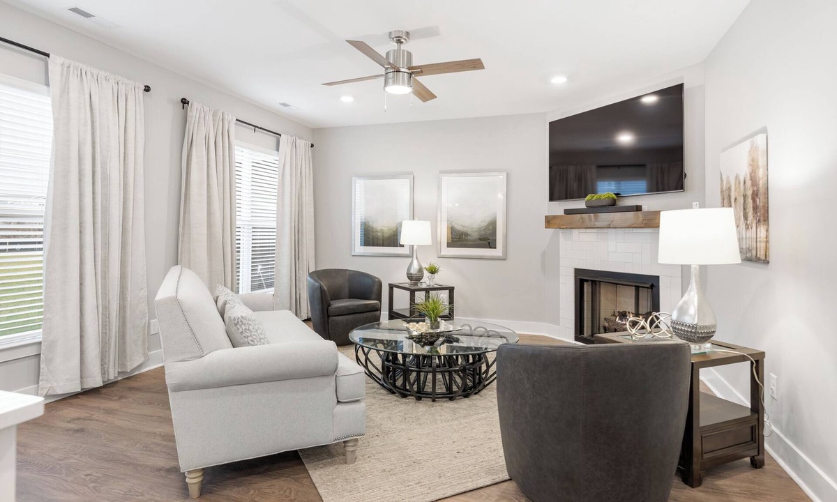 Gallatin House | Spacious 4BR Townhome - Pet Friendly, WIFI, Dedicated Workspace in Gallatin
