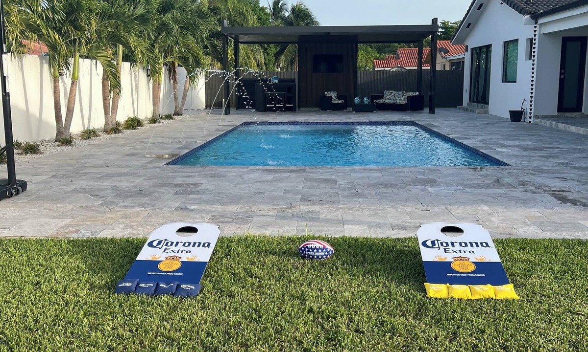 Sunset Villa | Spacious 5-bedroom Luxury villa with AC and fitness room in fabulous Miami