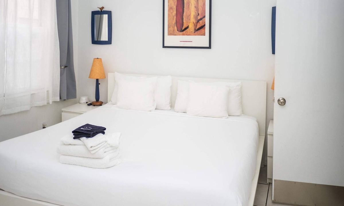 Mid Beach Condo | Spacious beach gem: Perfect for groups and couples