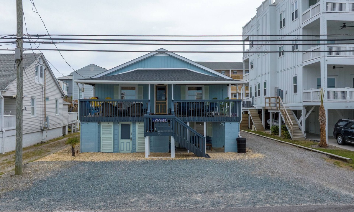 North Carolina Coast House | Spacious Beachy Bungalo One Block From the Ocean
