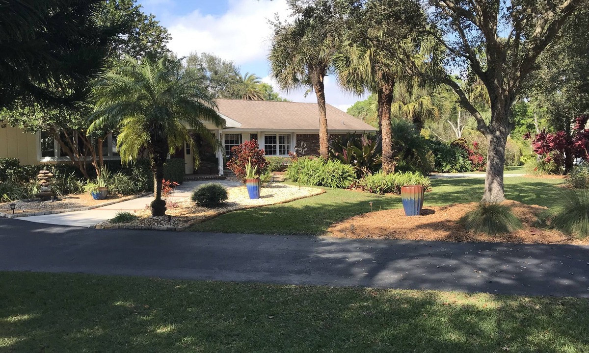 Vero Beach House | Spacious Custom Home on fully landscaped large lot. Hot tub, gazebos, etc.