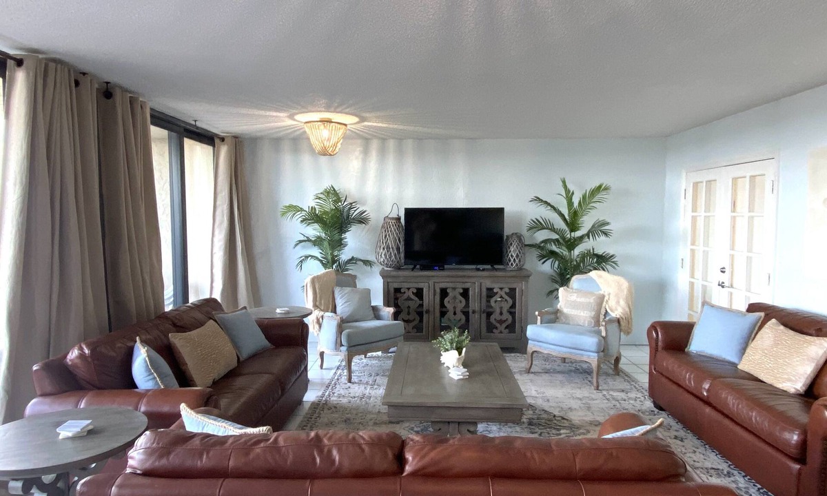 New Smyrna Beach Condo | SPACIOUS FAMILY FRIENDLY 3br 2ba on the beautiful NO DRIVE section of the beach